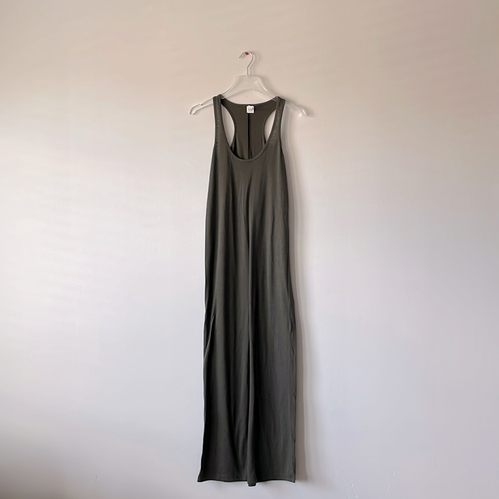 🍉 10 for $15 🍉

 Long maxi dress with belt loops hunter green